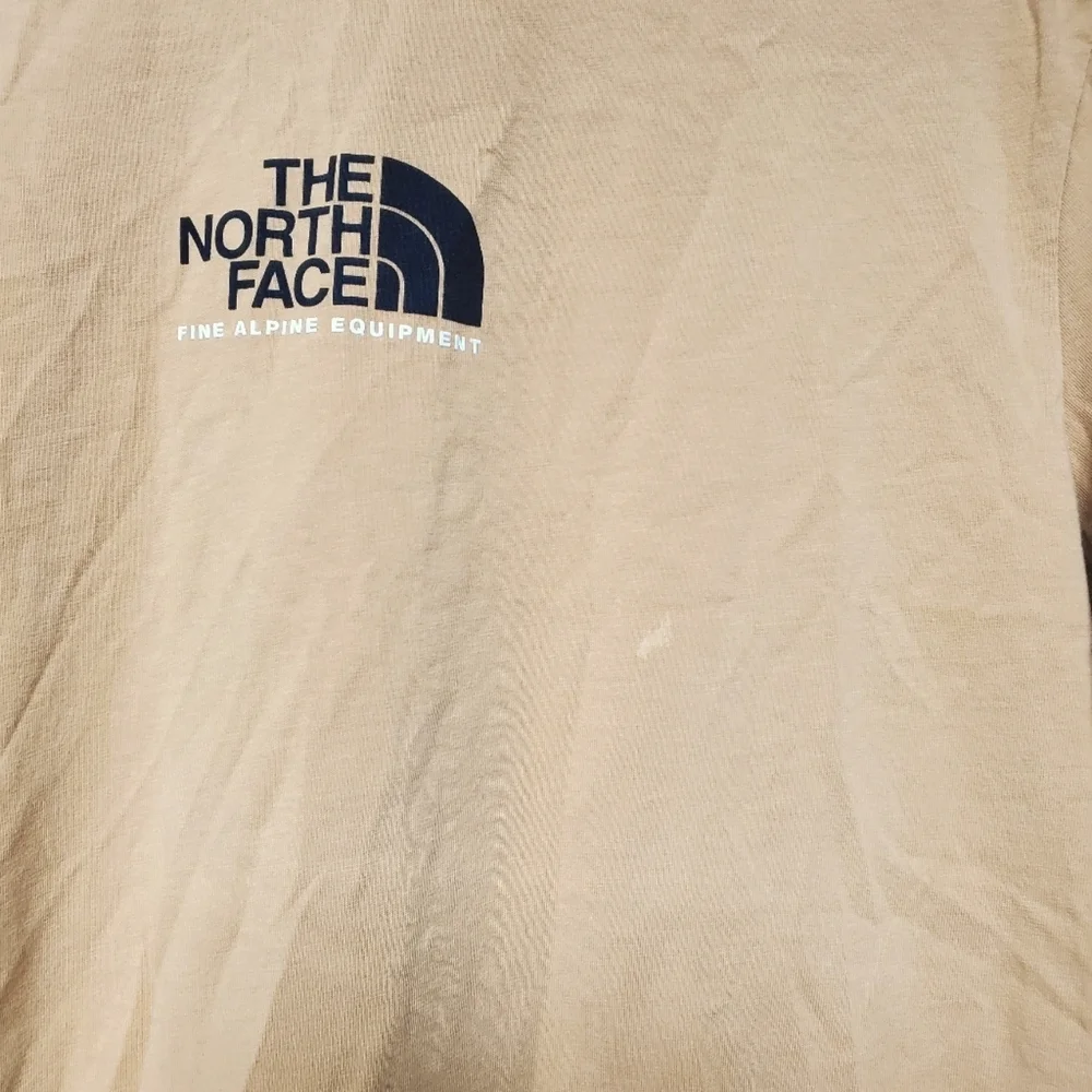 The North Face Men's Gold T-Shirt. Size Large